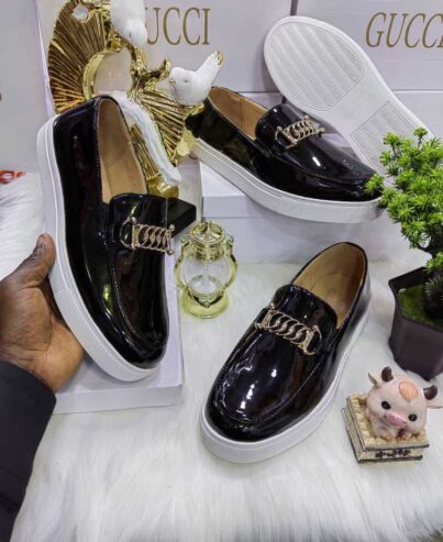Original Louis Vuitton Men Luxury Sneakers Available in Surulere