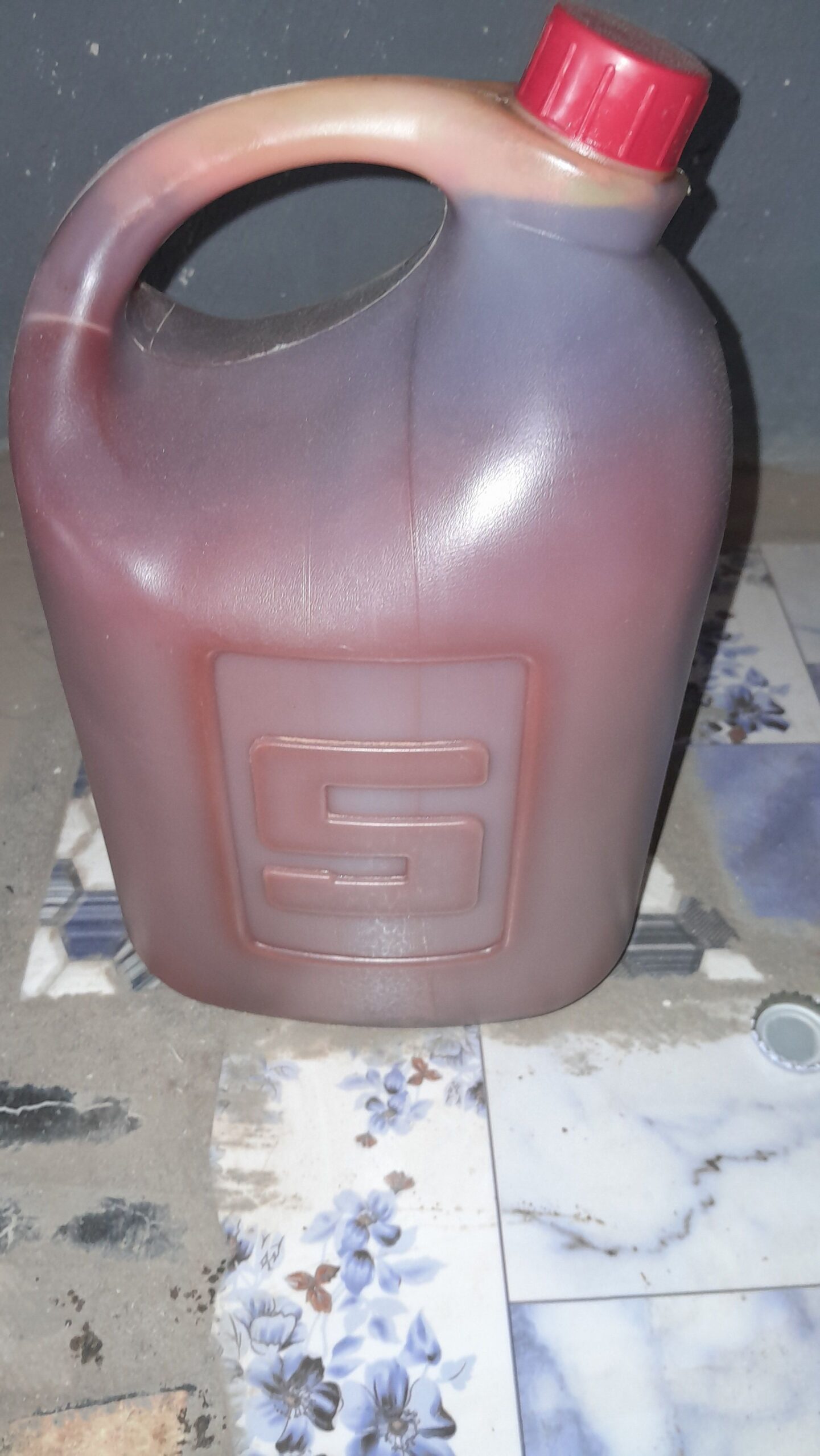 Red oil and vegetable oil