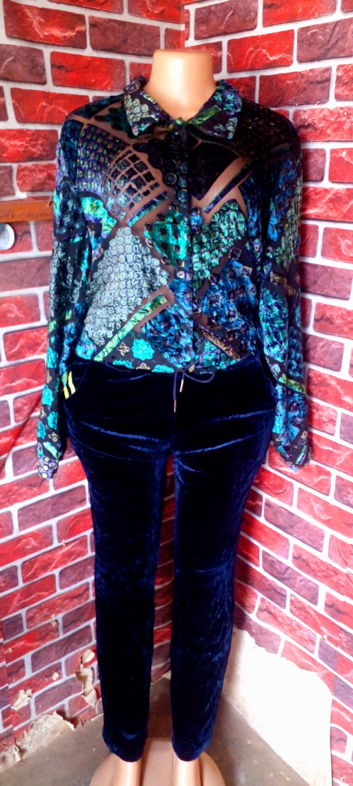 Ladies Velvet Wears for sale at Agbelekale Abule-egba