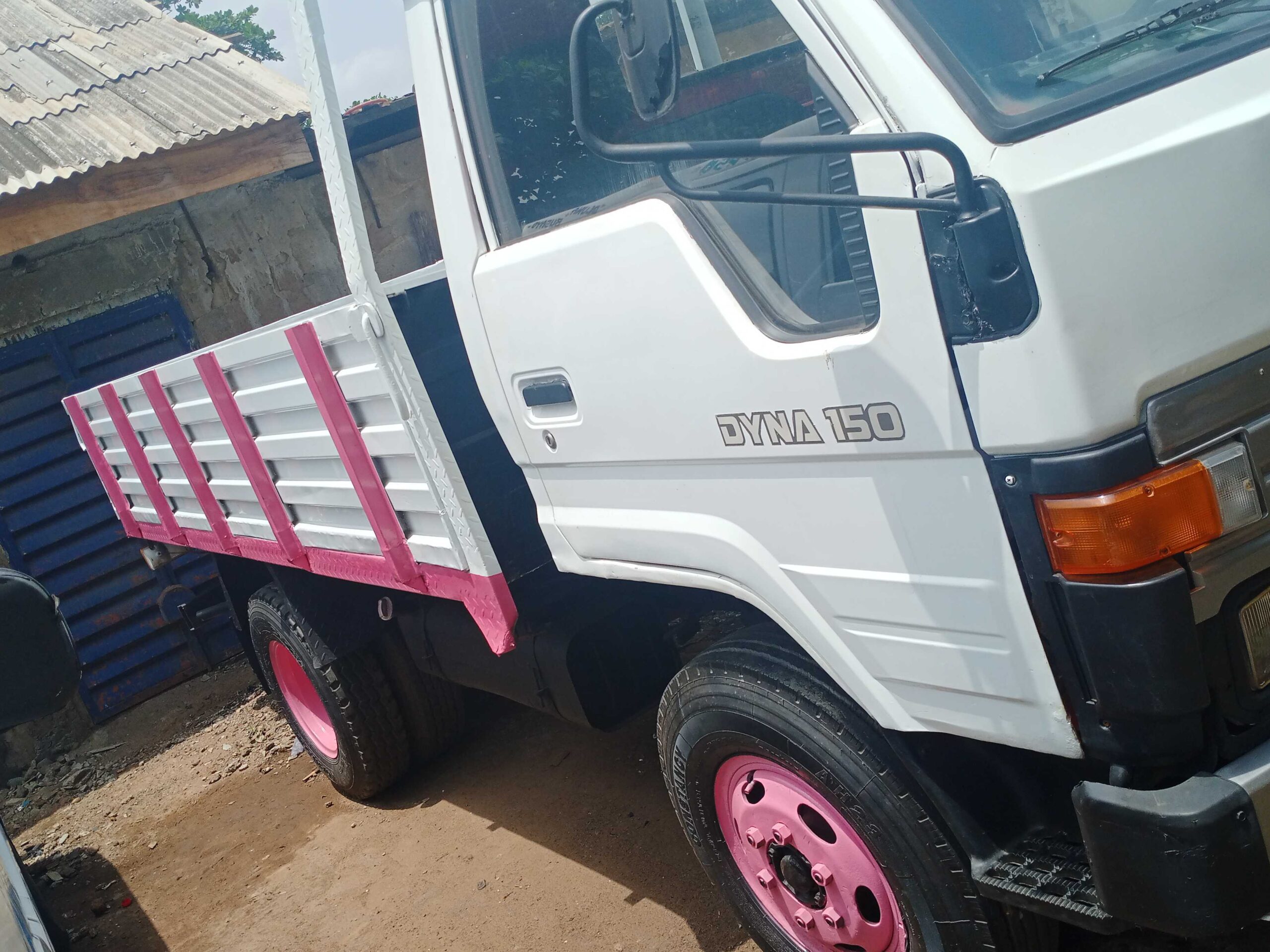 Toyota Dyna truck six willar Long for sale in Jakanra