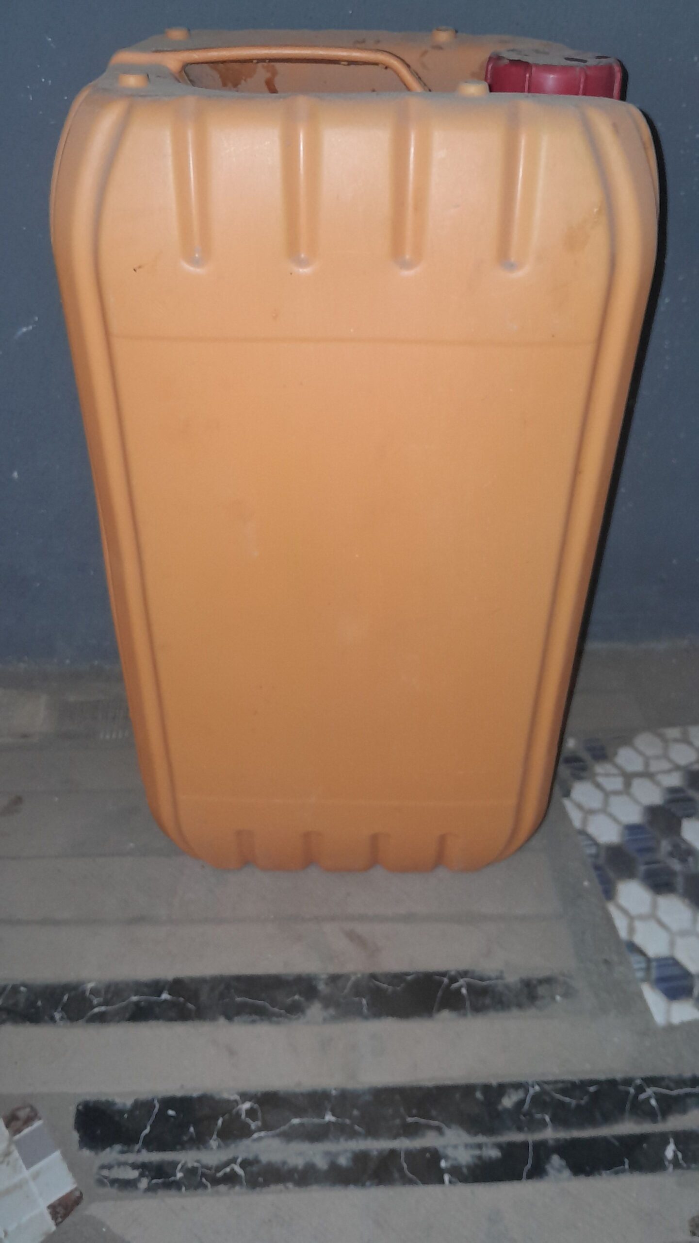 Red oil and vegetable oil