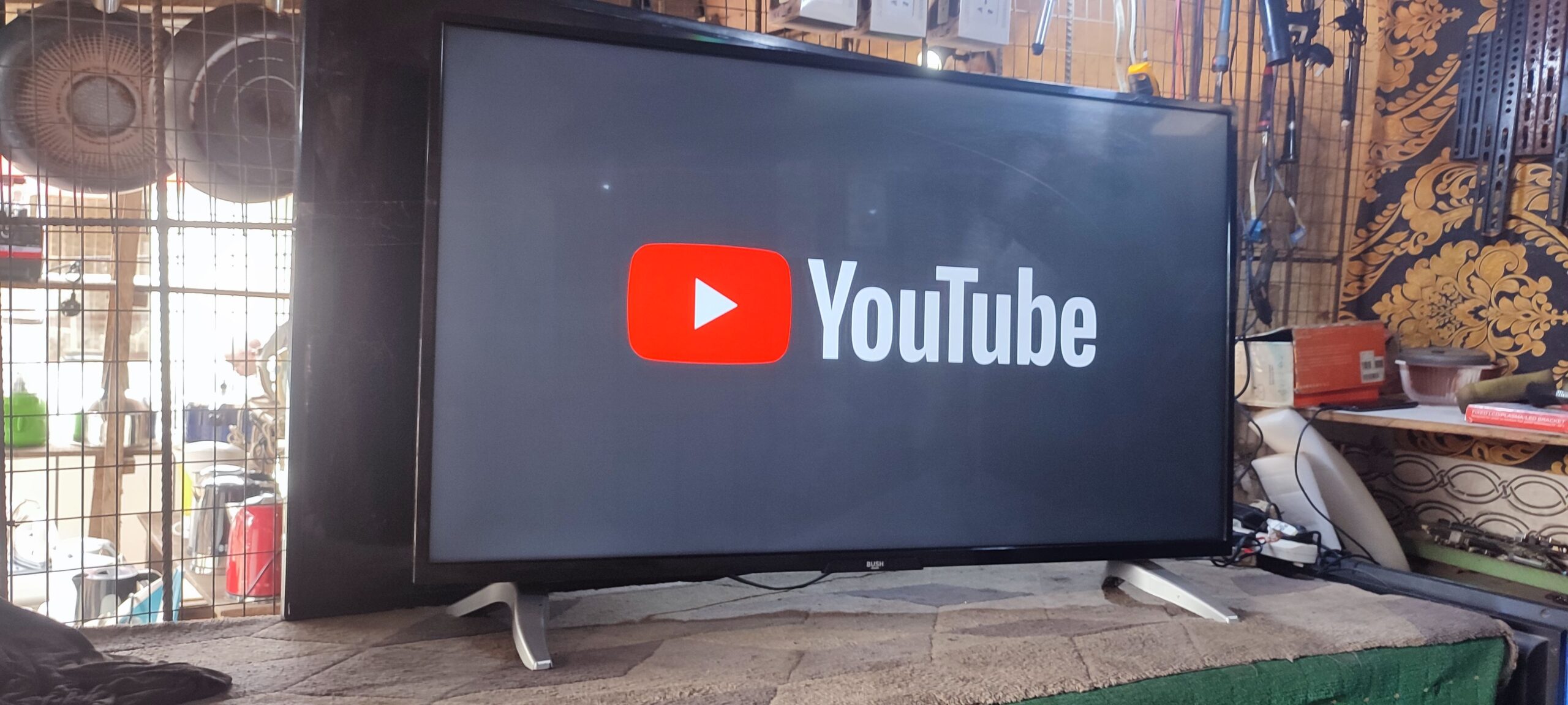 43 INCHES BUSH SMART 4K LED TV