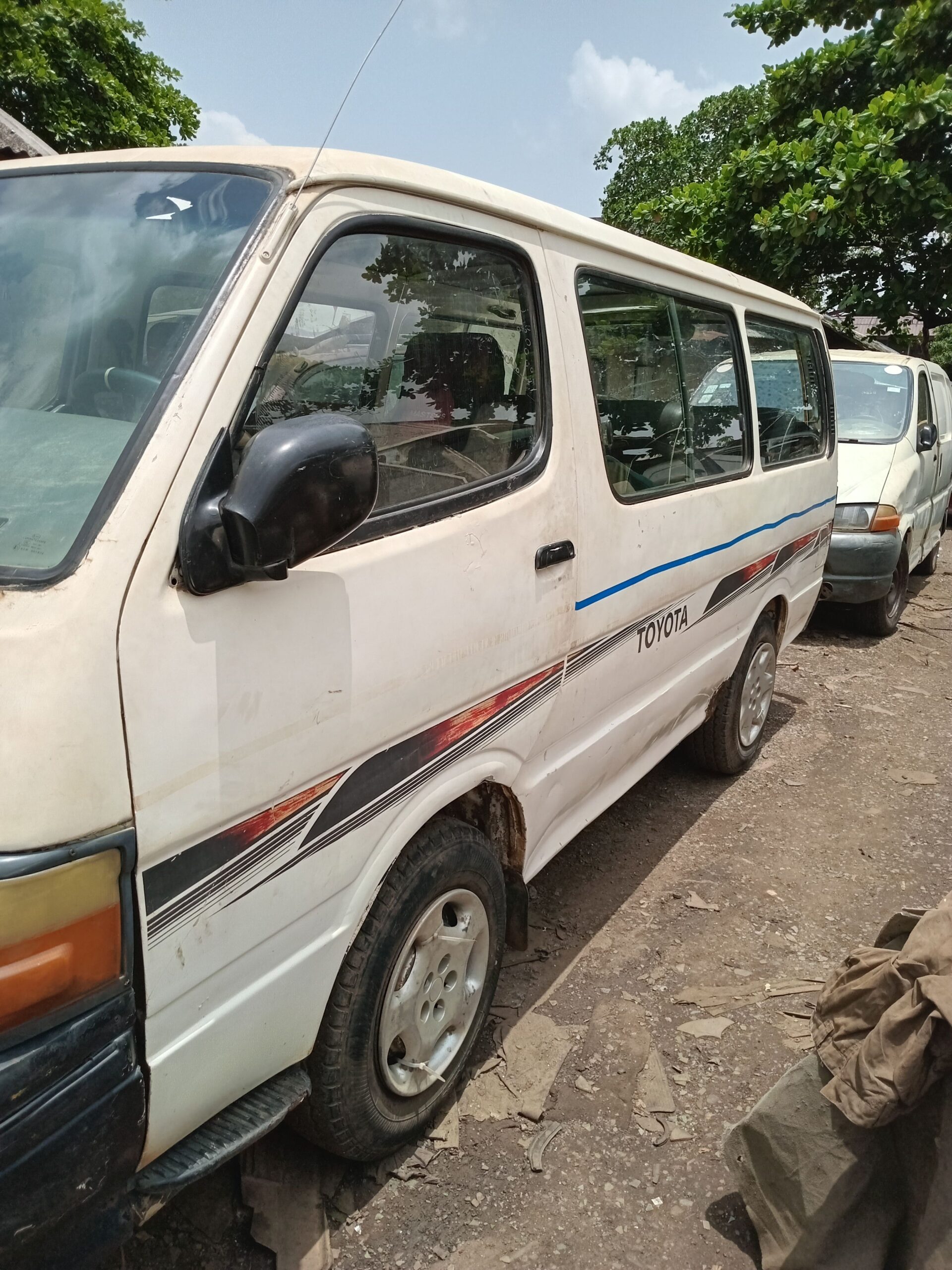 Nigeria Used Toyota Hiace bus for sale at Jankara market ijiaye.
