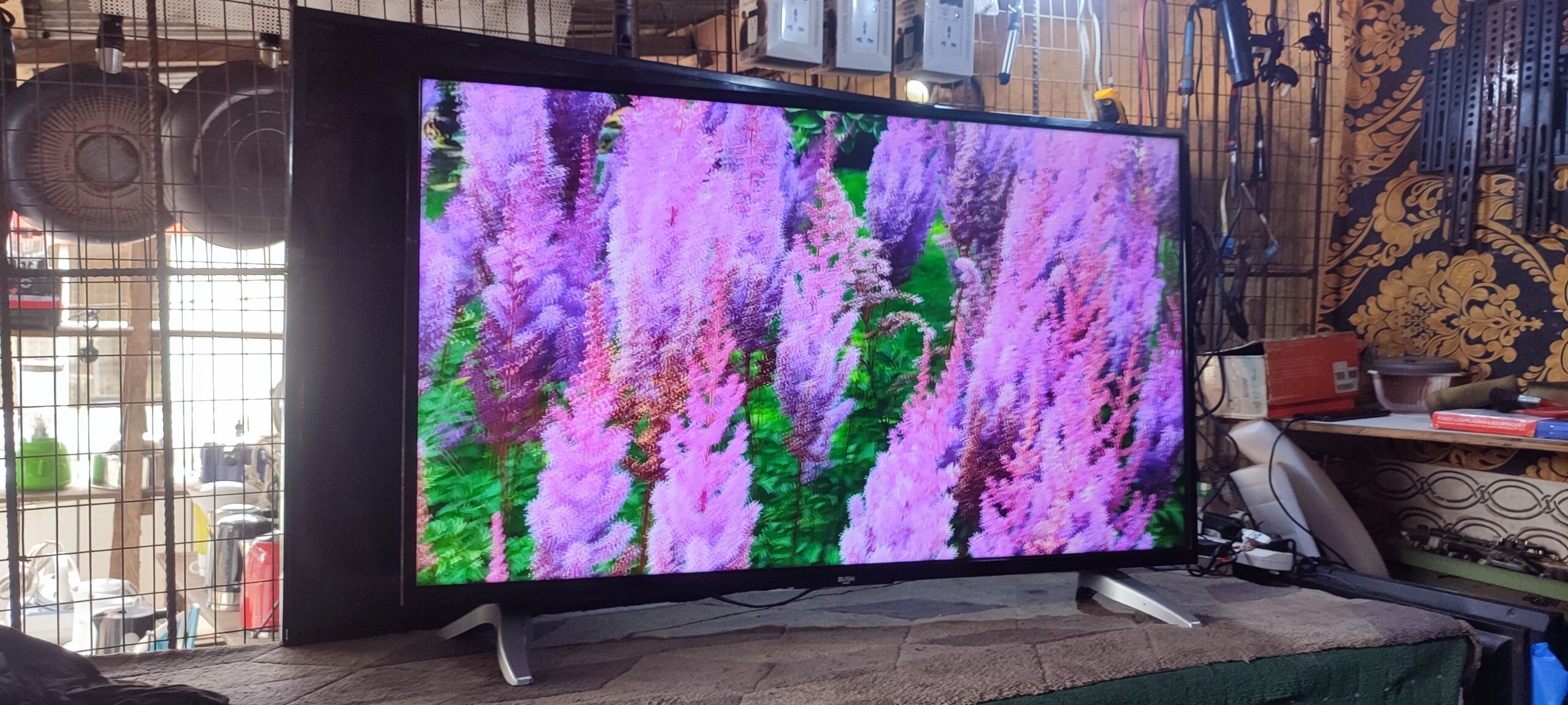 43 INCHES BUSH SMART 4K LED TV