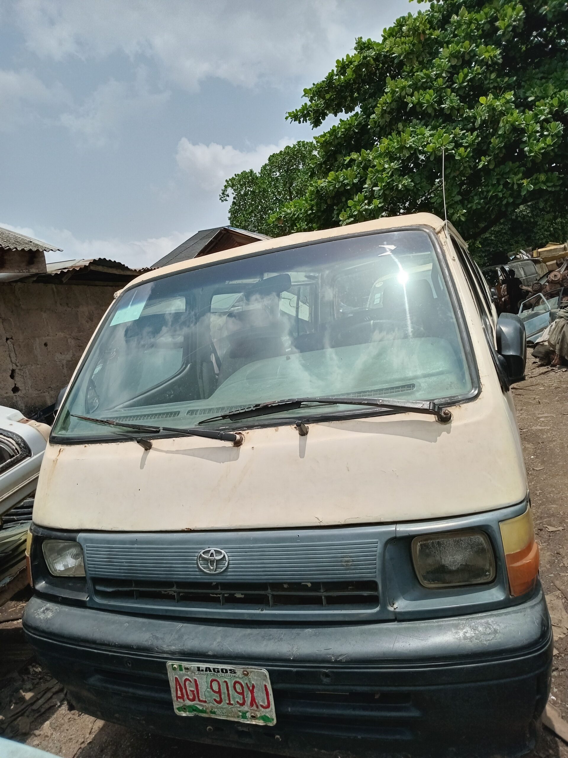 Nigeria Used Toyota Hiace bus for sale at Jankara market ijiaye.