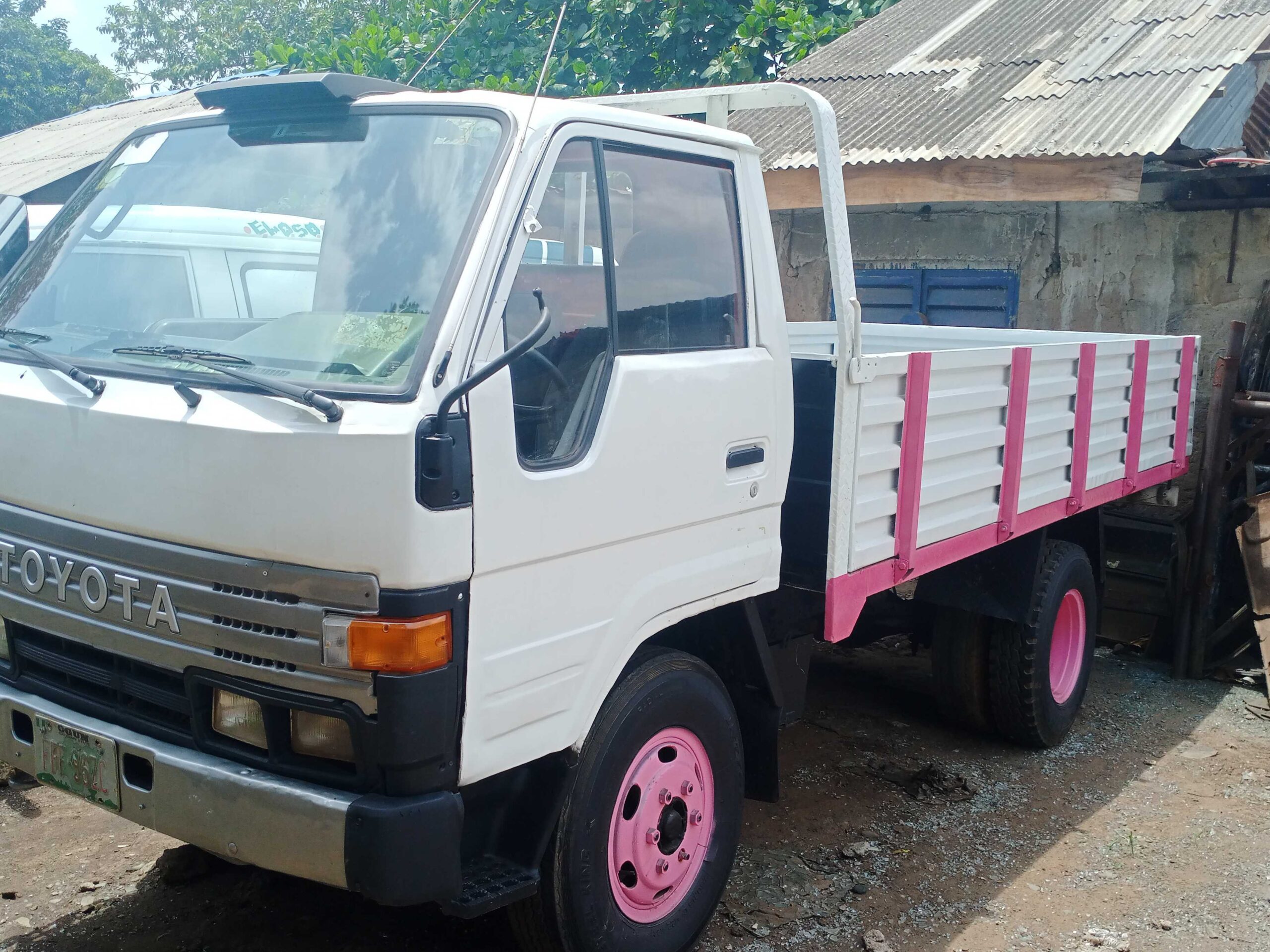Toyota Dyna truck six willar Long for sale in Jakanra