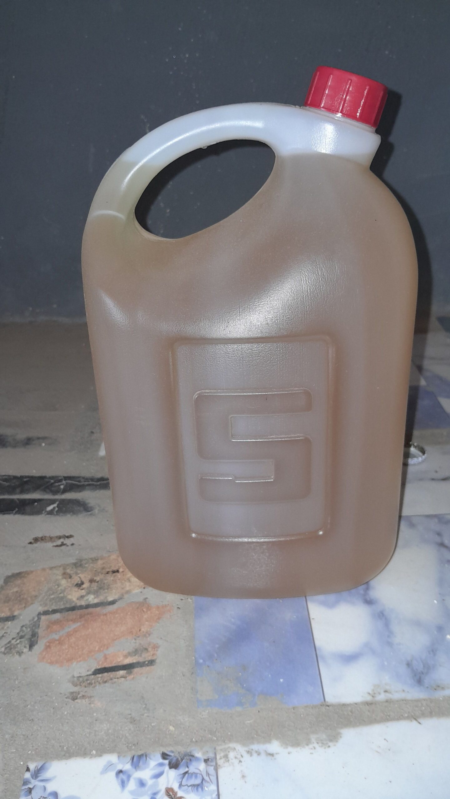 Red oil and vegetable oil