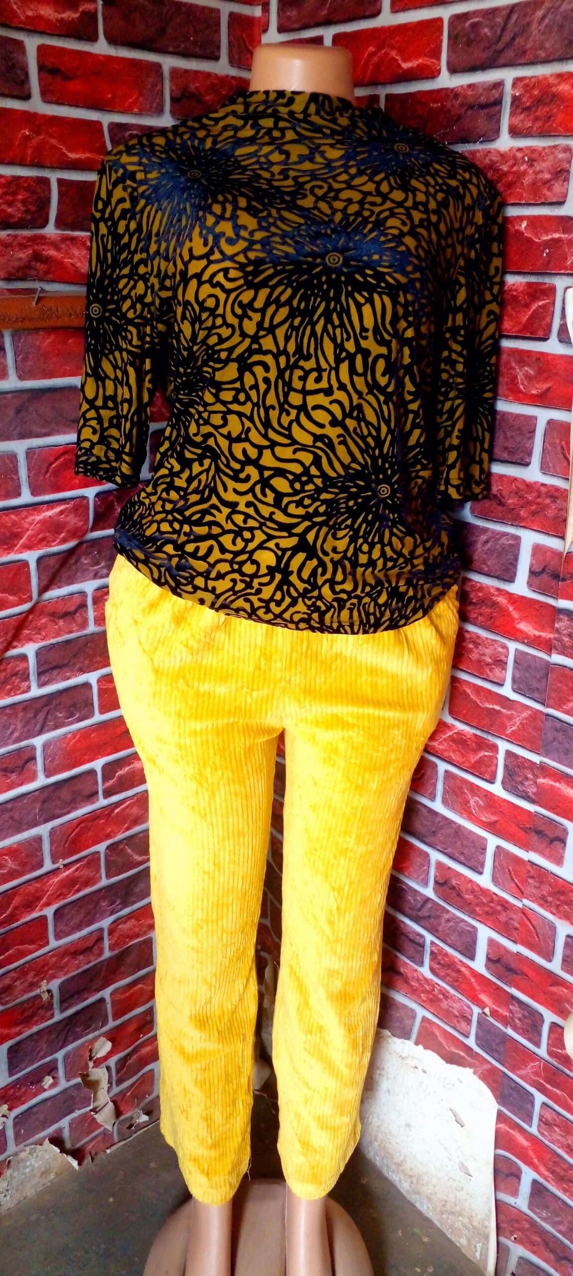 Ladies Velvet Wears for sale at Agbelekale Abule-egba