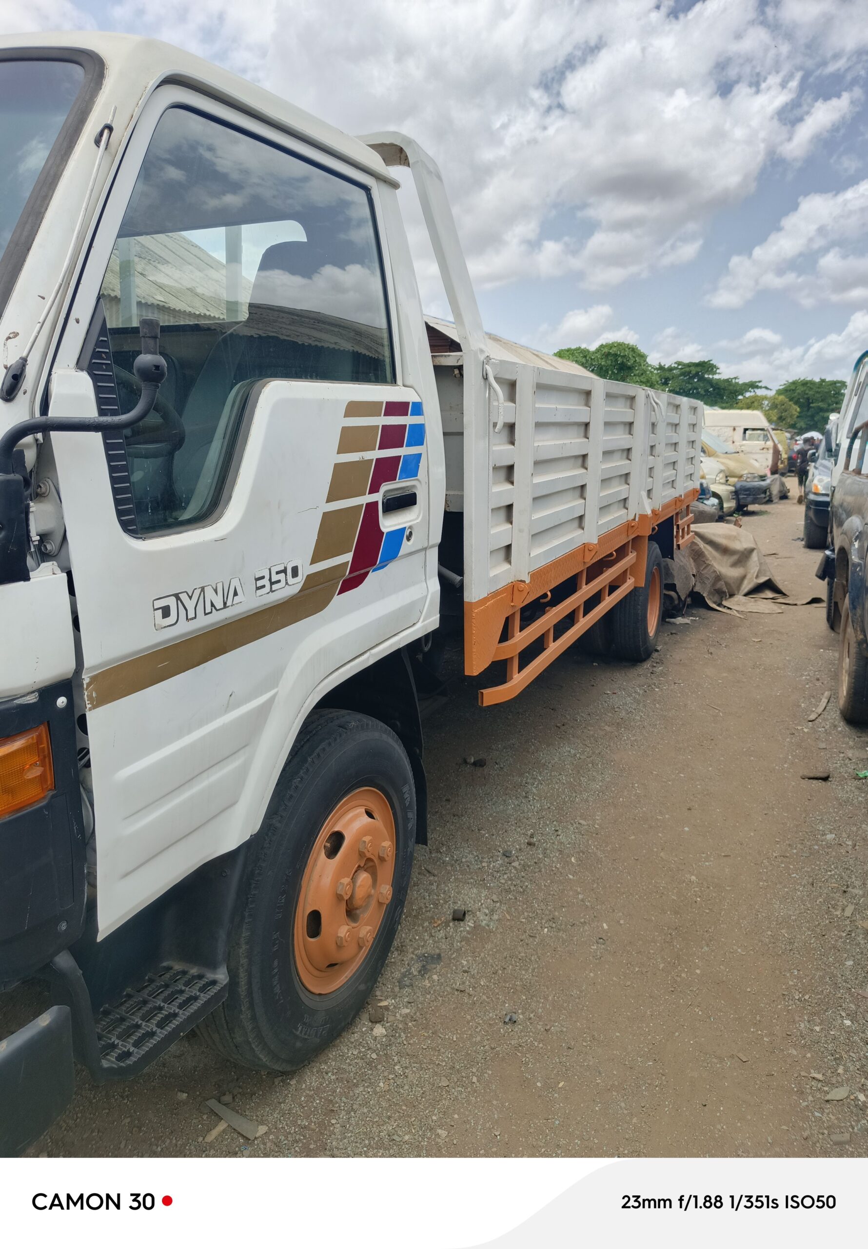 Toyota Dyna truck for sale in Jankara market
