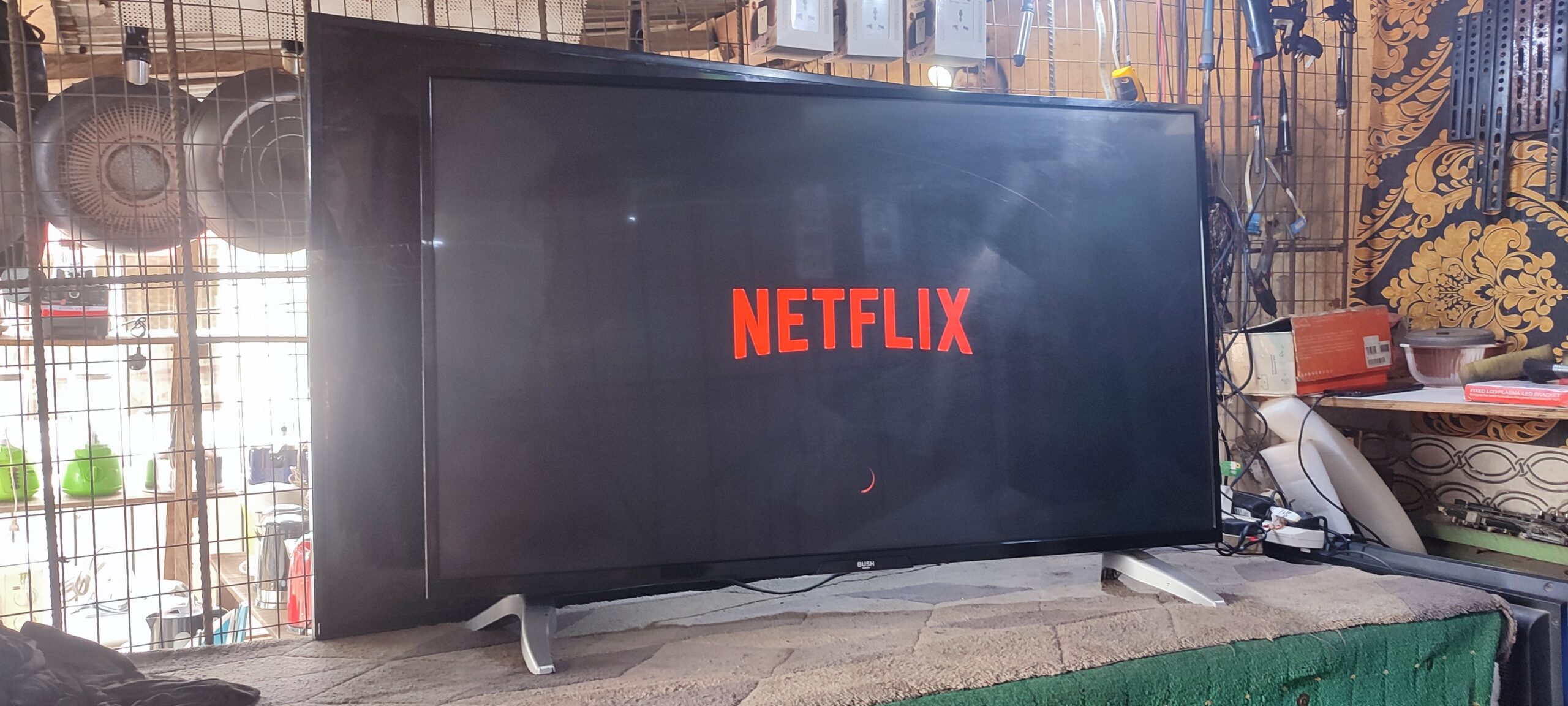 43 INCHES BUSH SMART 4K LED TV