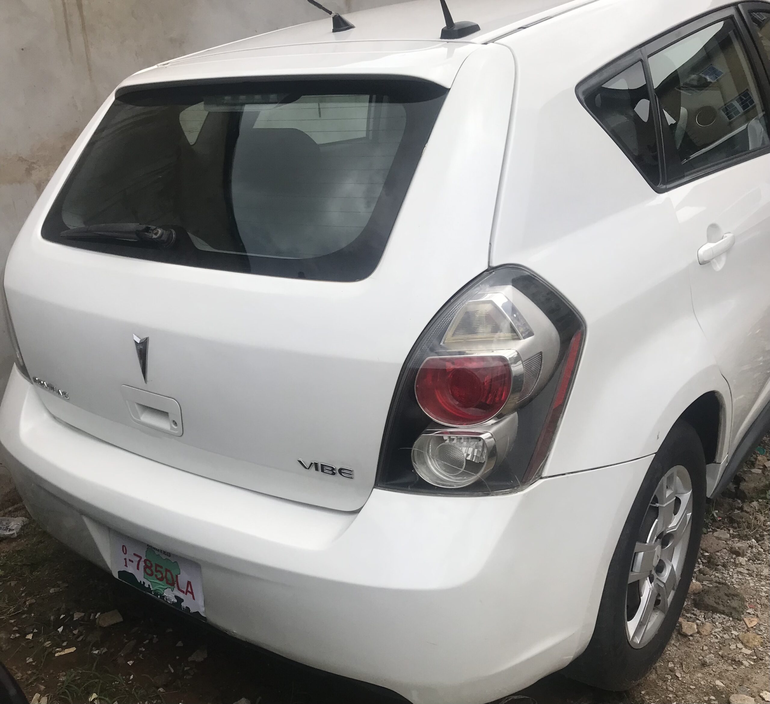 2009 Pontiac vibe for sale cement along Iyanaipaja express road
