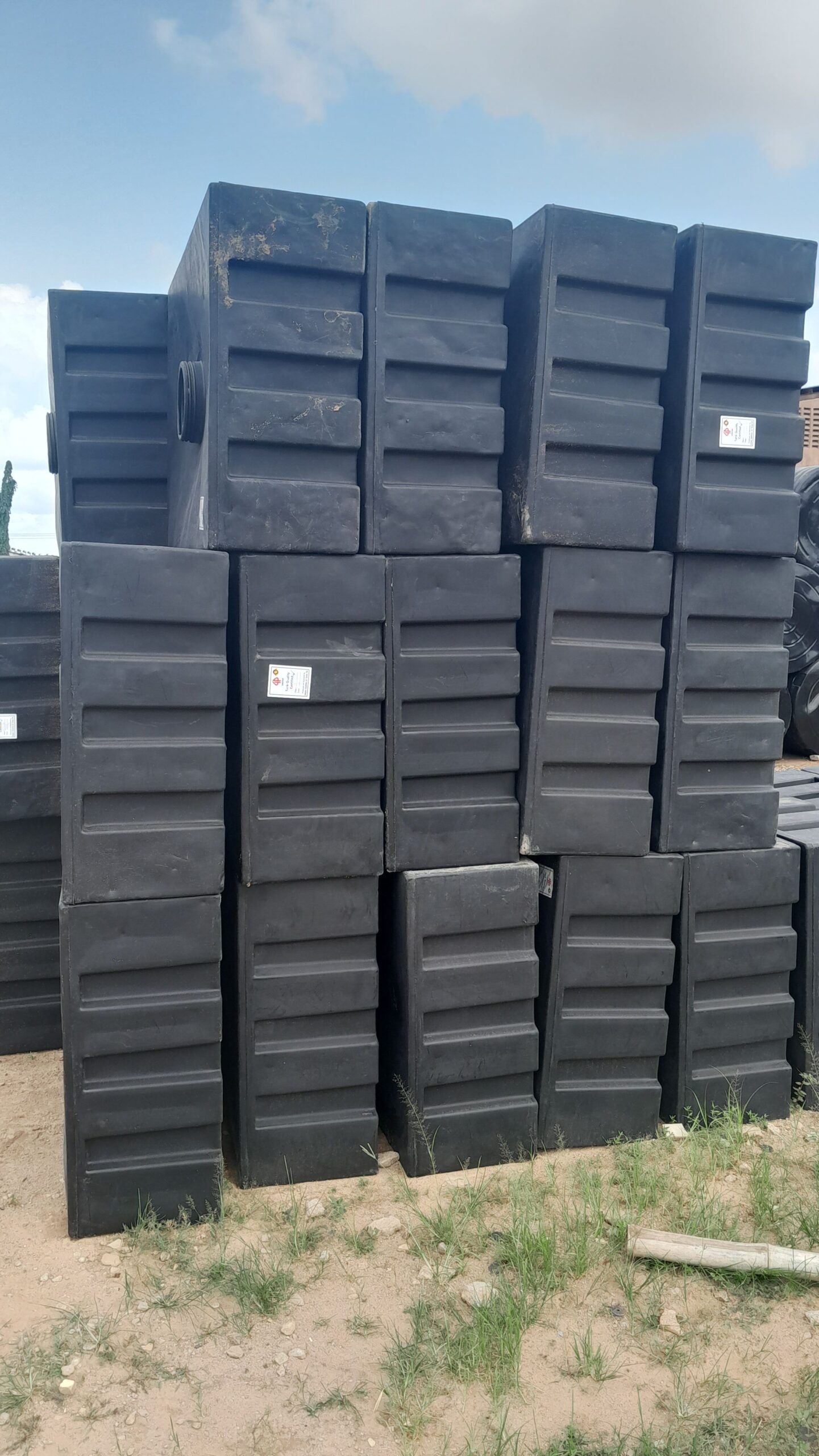 Flat, tank or roof tank