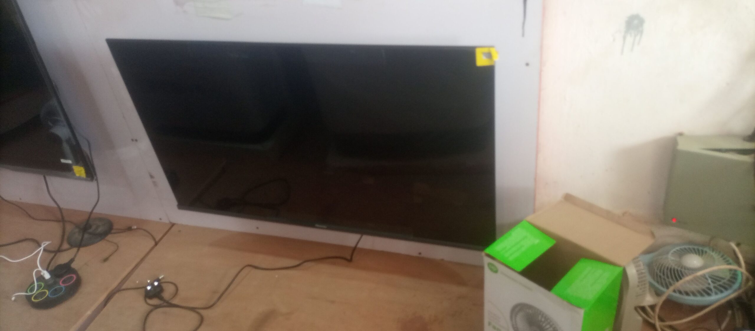 43 inches Hisense smart TV for sale at ikeja along