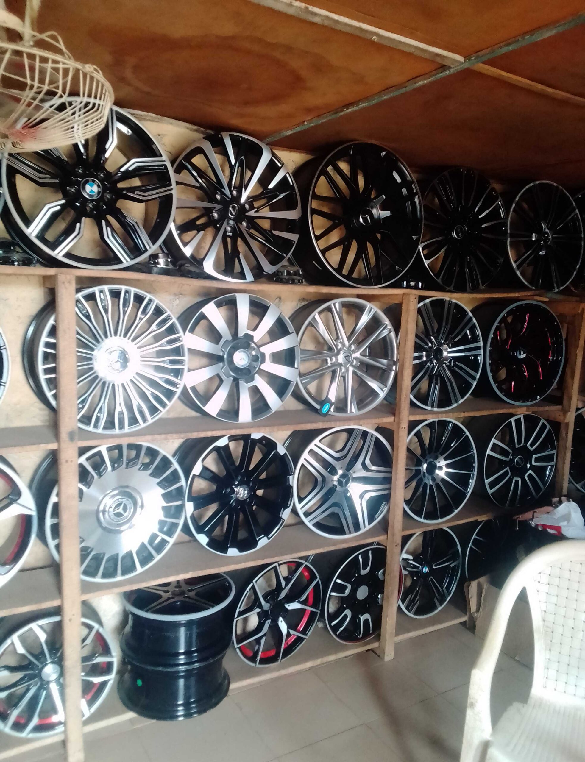 Complete set of 16 rims for sale at Ikeja alo