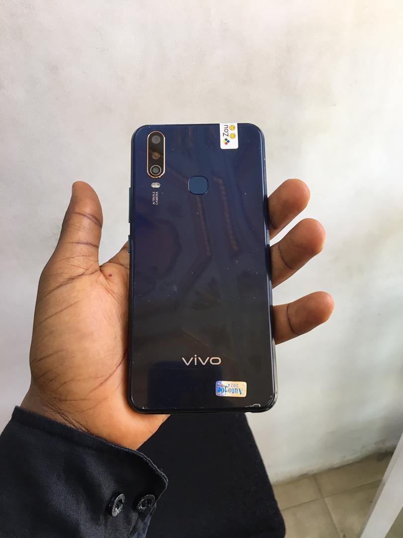 UK used Vivo y17 for sale at ikeja