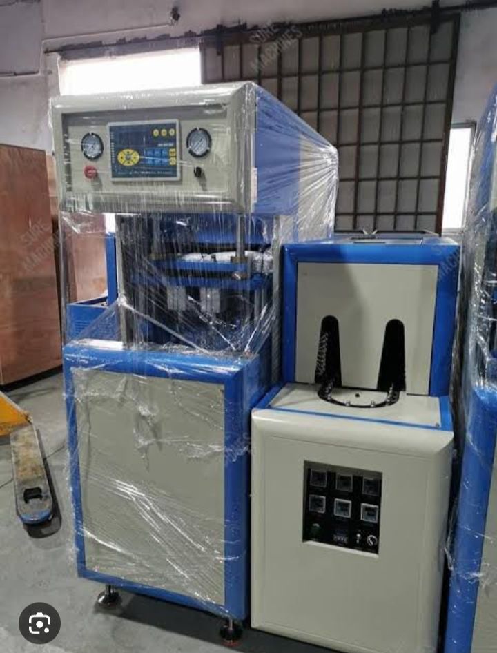 Pet blowing machine