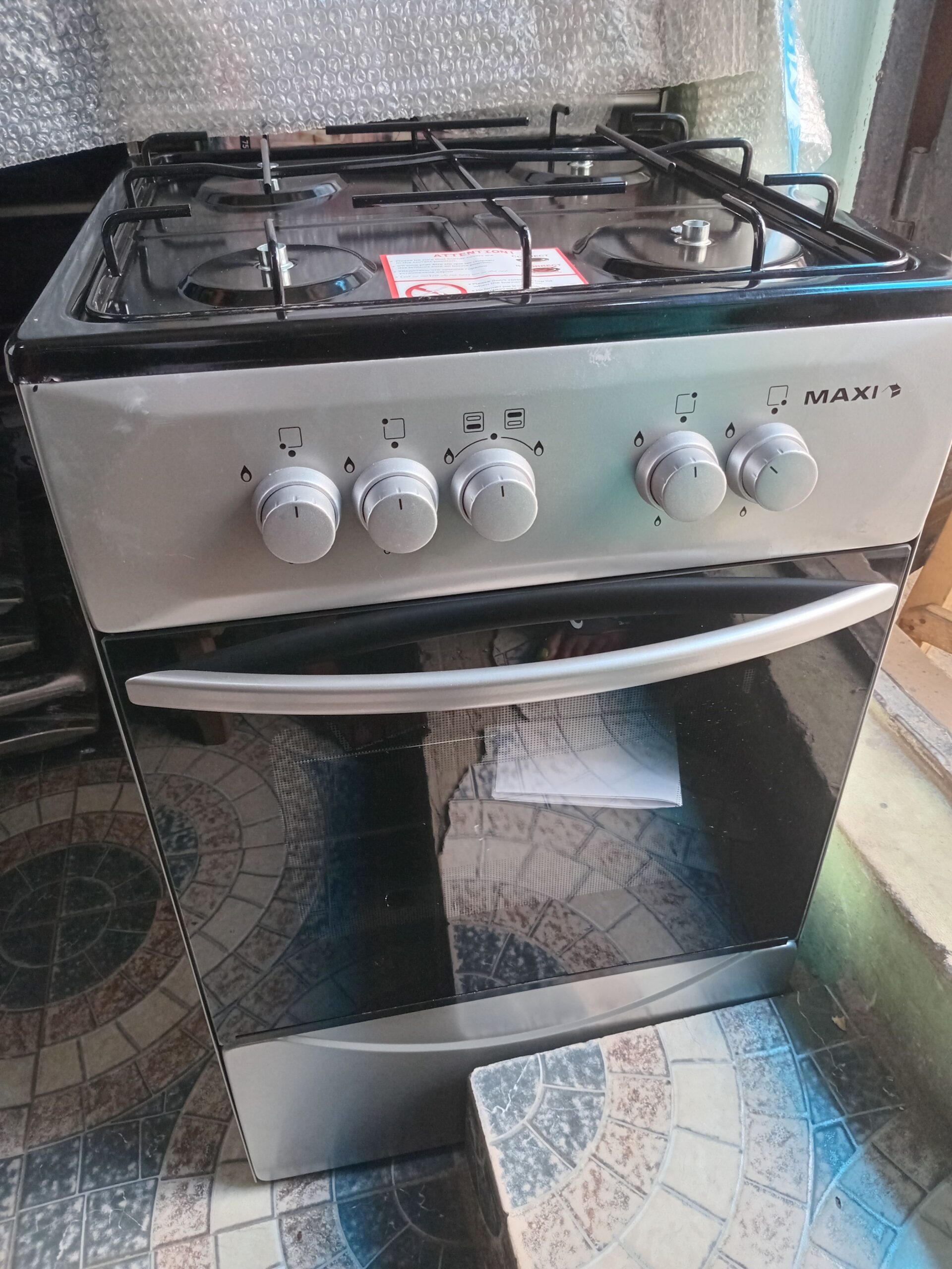Four Burner Standing Gas Cooker for sale