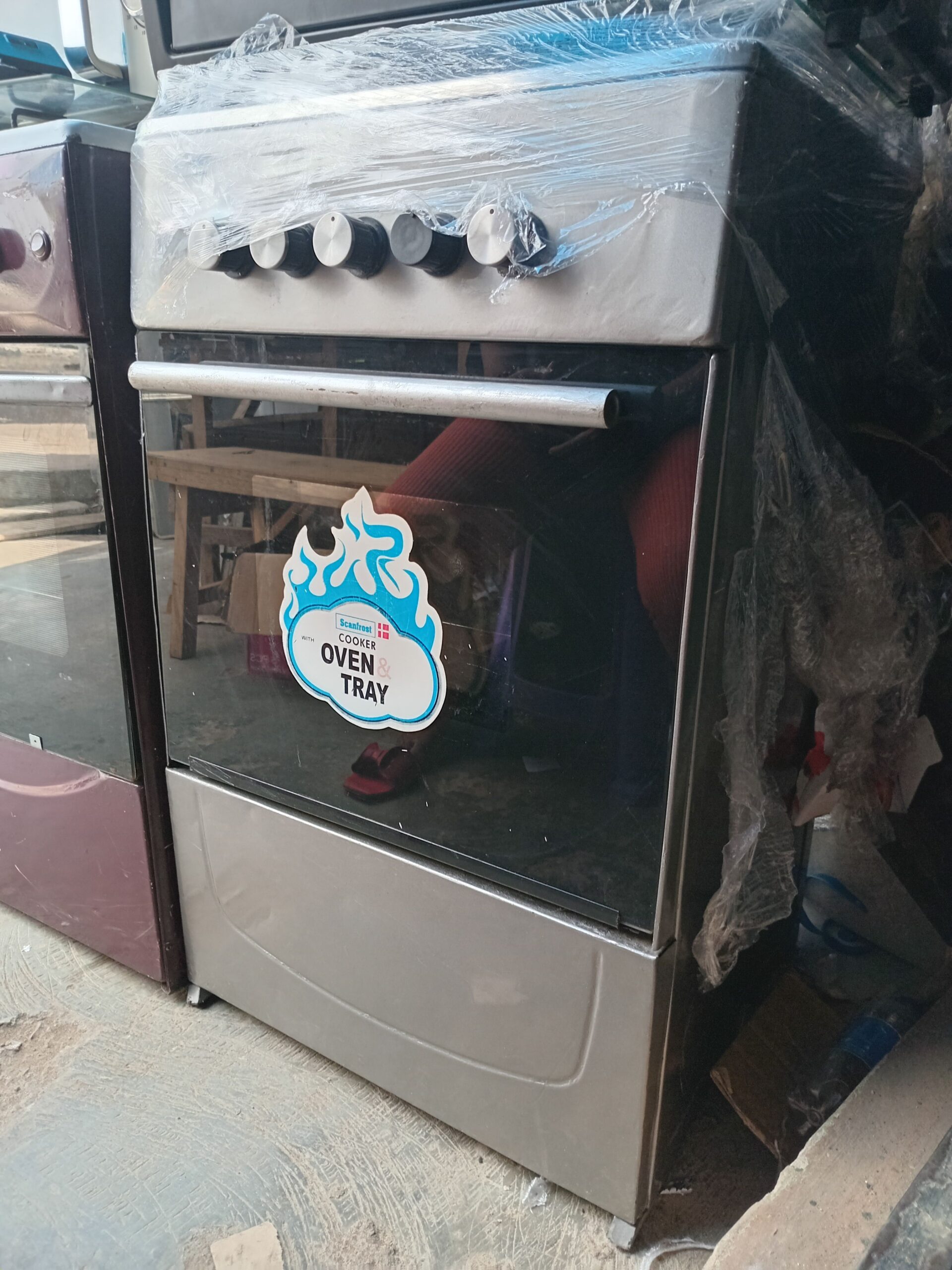 Four Burner Standing Gas Cooker for sale