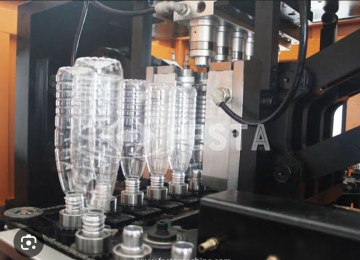 Pet blowing machine