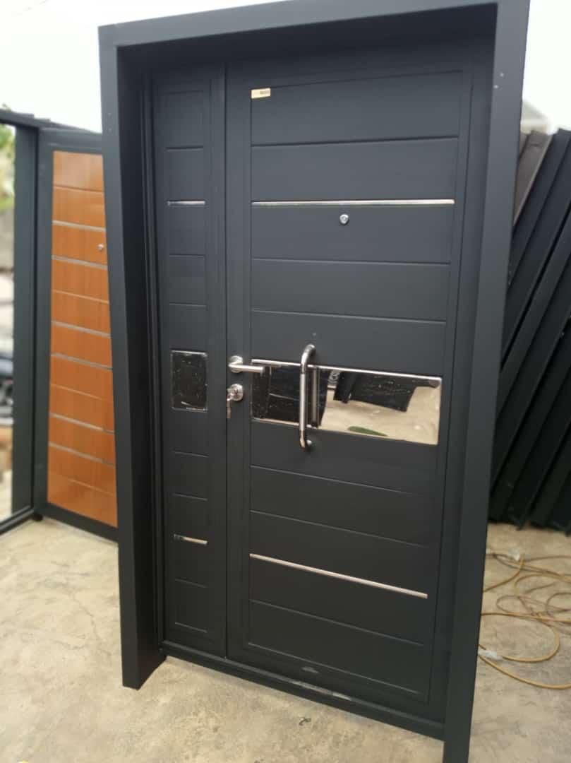 Security door, fabricating door