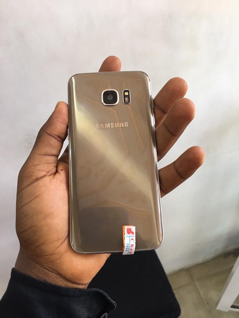 UK used S7 edge for sale at ikeja