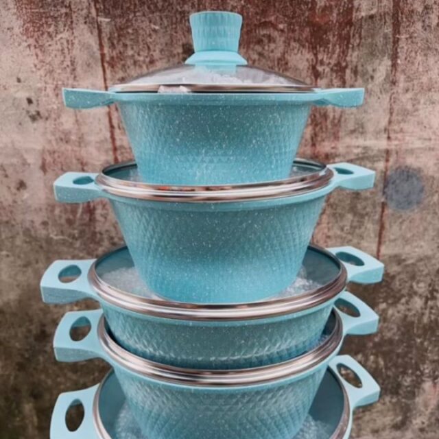 Households and kitchen utensils, eg aluminum pots, iron, cookware