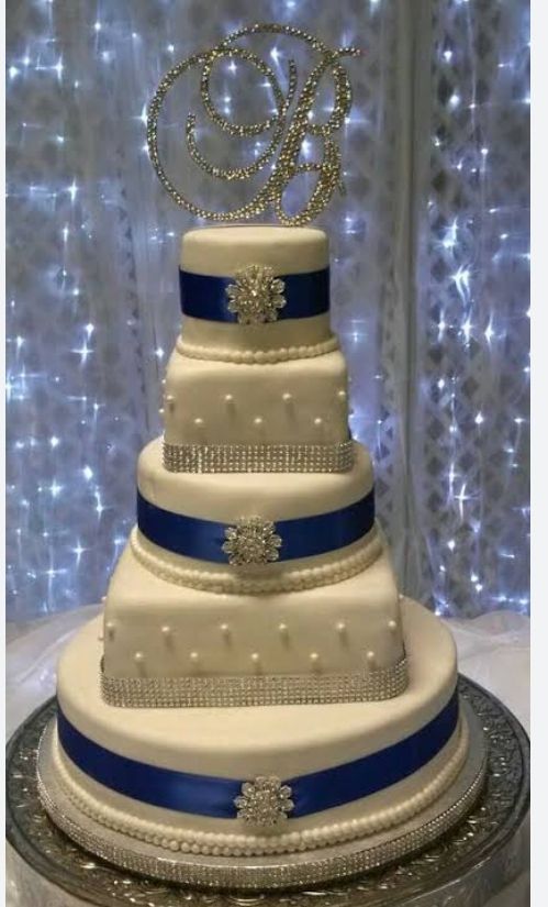 Wedding cake for sale at ikorodu