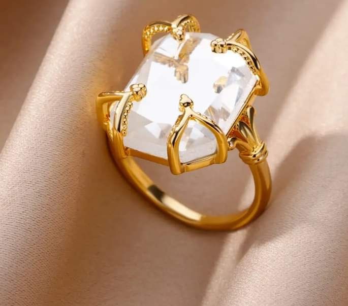 Elegant engagement ring For Sale In Eko – Lagos Island