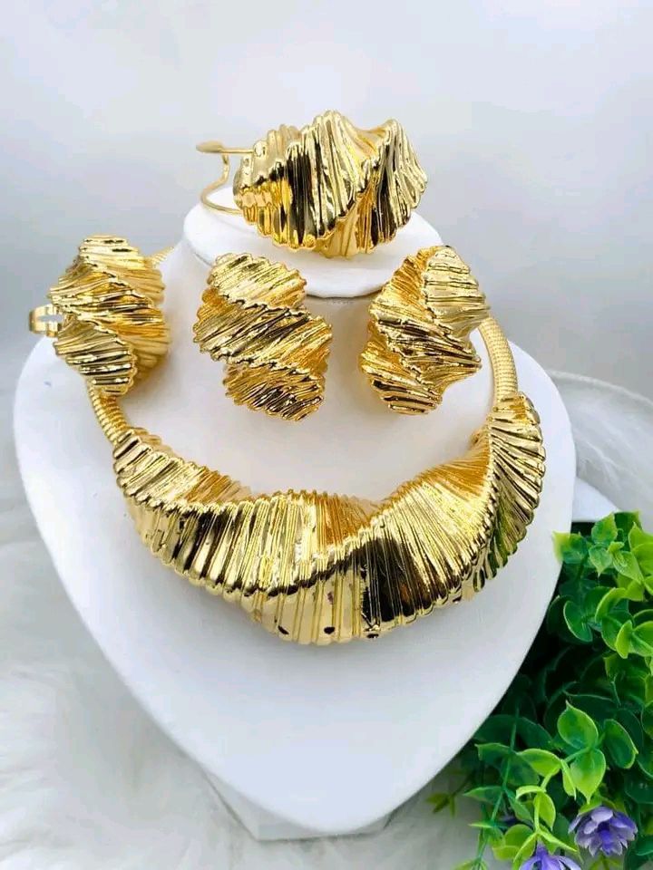 Original Gold whole set jewelry for sale at Oshodi market