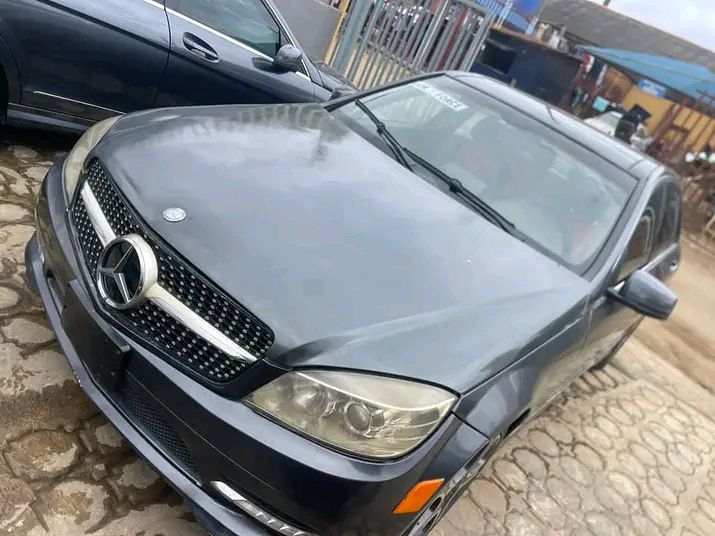 Mercedes Benz C350 for sale ato Ikeja Along