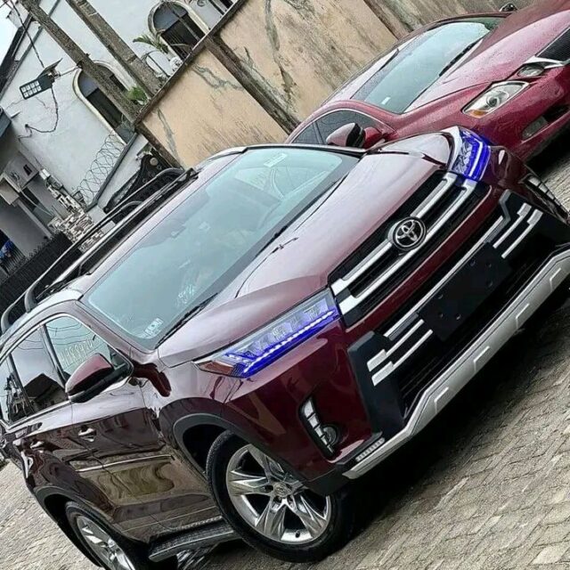 Toyota Highlander Hybrid Burgundy for sale at Mushin