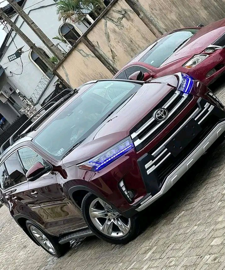 Toyota Highlander Hybrid Burgundy for sale at Mushin