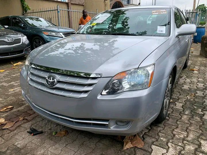 Toyota Avalon Limited edition for sale at Ikeja Along