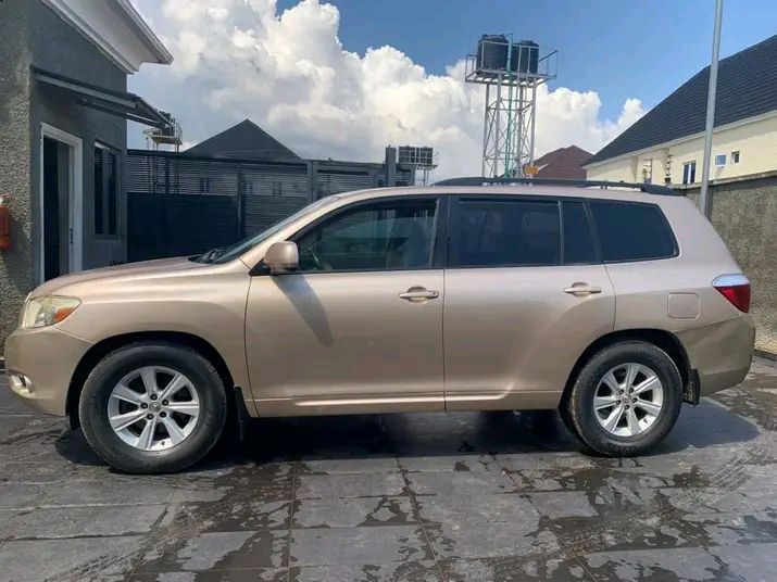 Toyota Highlander for sale at Mushin