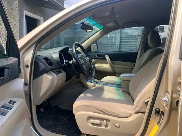Toyota Highlander for sale at Mushin