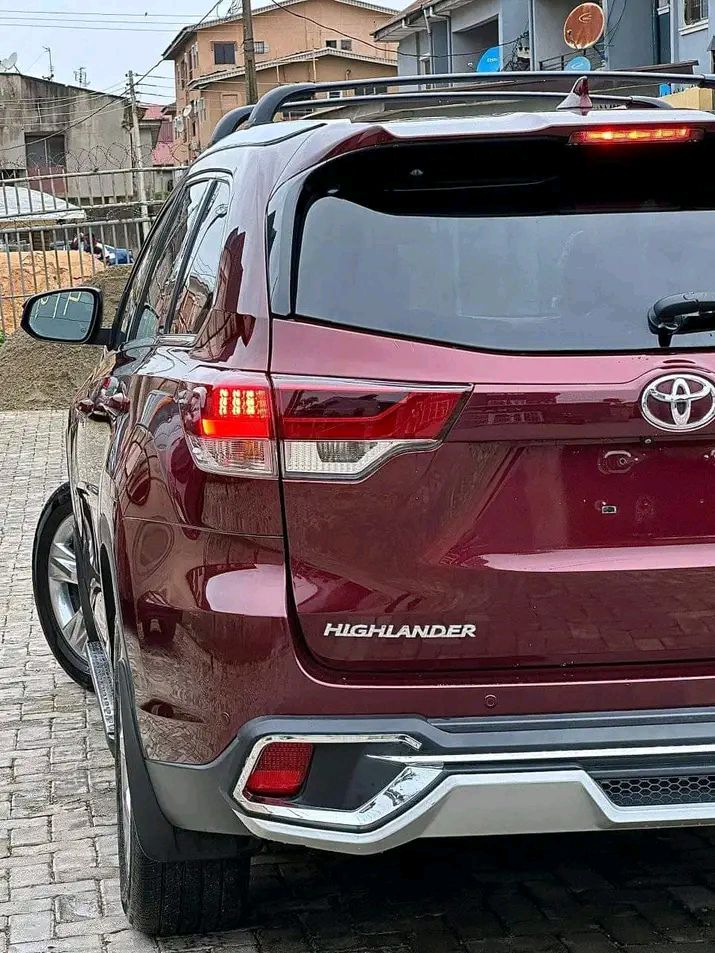 Toyota Highlander Hybrid Burgundy for sale at Mushin