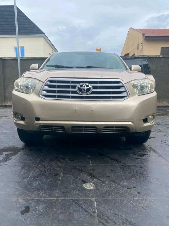 Toyota Highlander for sale at Mushin
