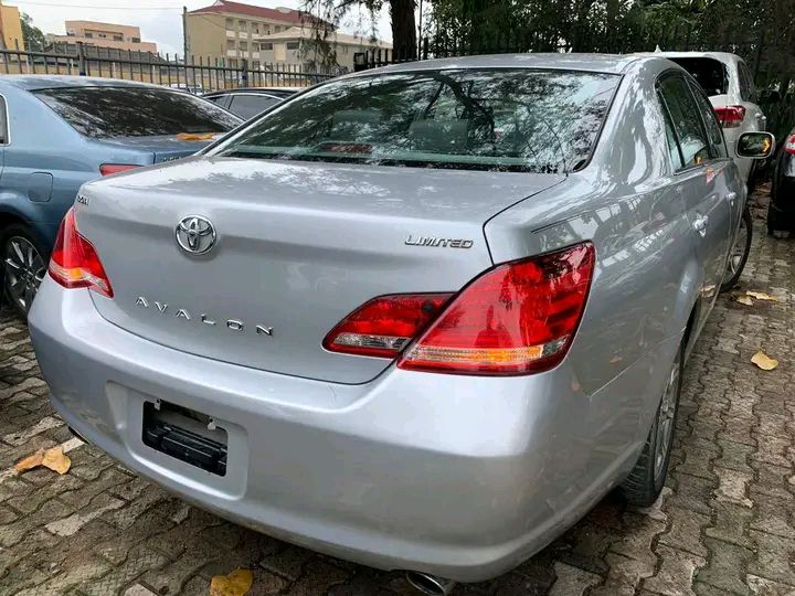 Toyota Avalon Limited edition for sale at Ikeja Along