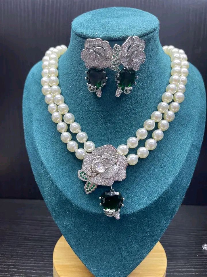 Quality Whole set jewelries designs for sale at Oshodi market
