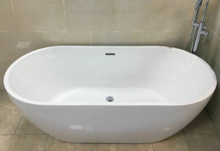 Acrylic Bathtub for sale at Orile coker Lagos